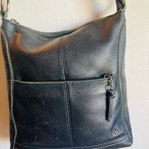 The Sak Black Leather Shoulder Bag vintage leather bag.
